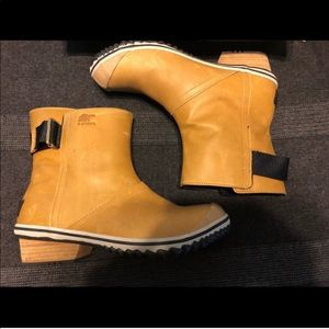 ✨⚡️ISO :: SOREL SLIMBOOT PULL ON CURRY/BLACK SZ 7